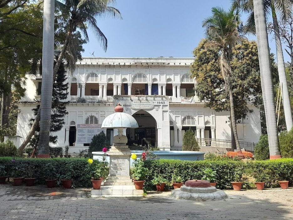 Ganganath Jha Campus, Prayagraj